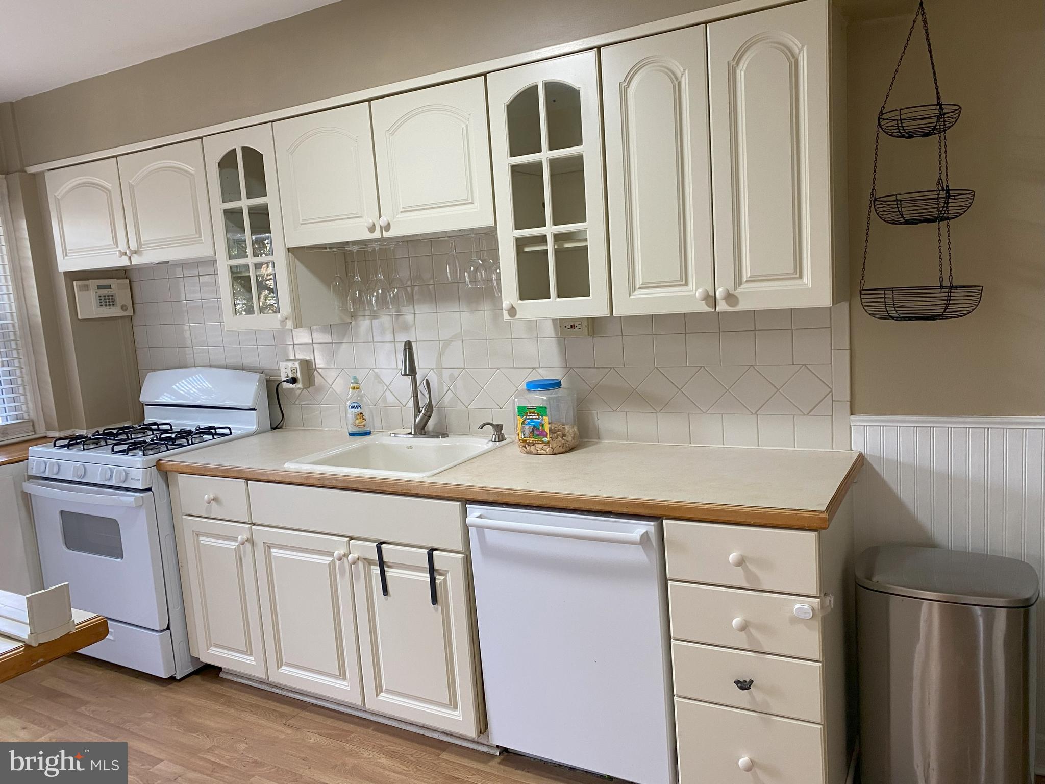 320 Lambeth Road Catonsville, MD 21228 - Photo 21 of 54 Kitchen