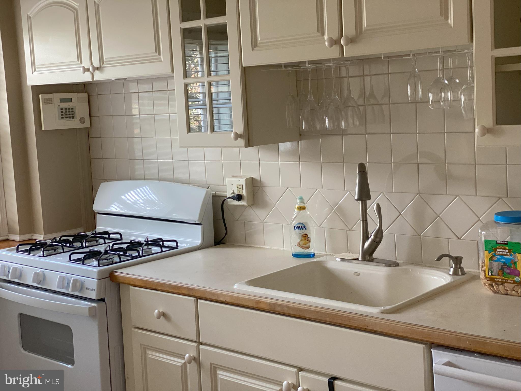 320 Lambeth Road Catonsville, MD 21228 - Photo 22 of 54 Kitchen