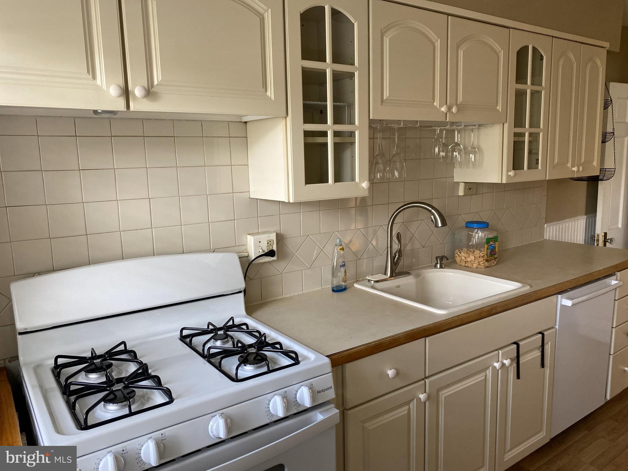 320 Lambeth Road Catonsville, MD 21228 - Photo 23 of 54 Kitchen