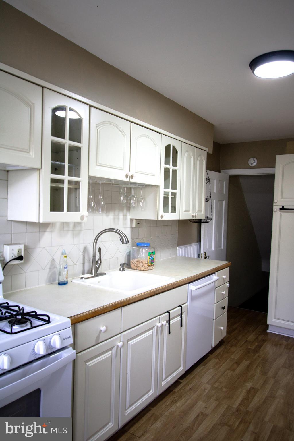 320 Lambeth Road Catonsville, MD 21228 - Photo 25 of 54 Kitchen