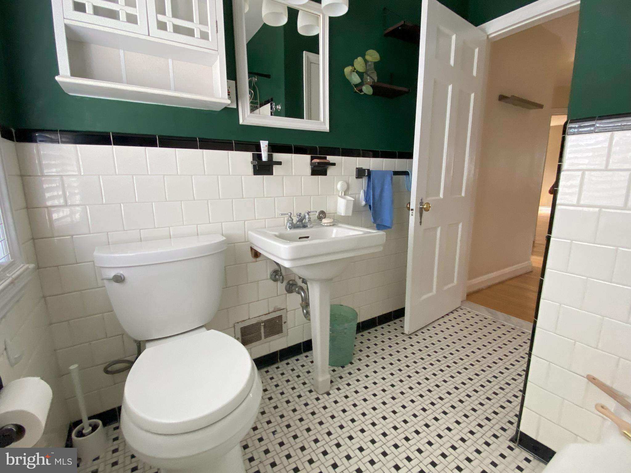 320 Lambeth Road Catonsville, MD 21228 - Photo 33 of 54 Main Bath