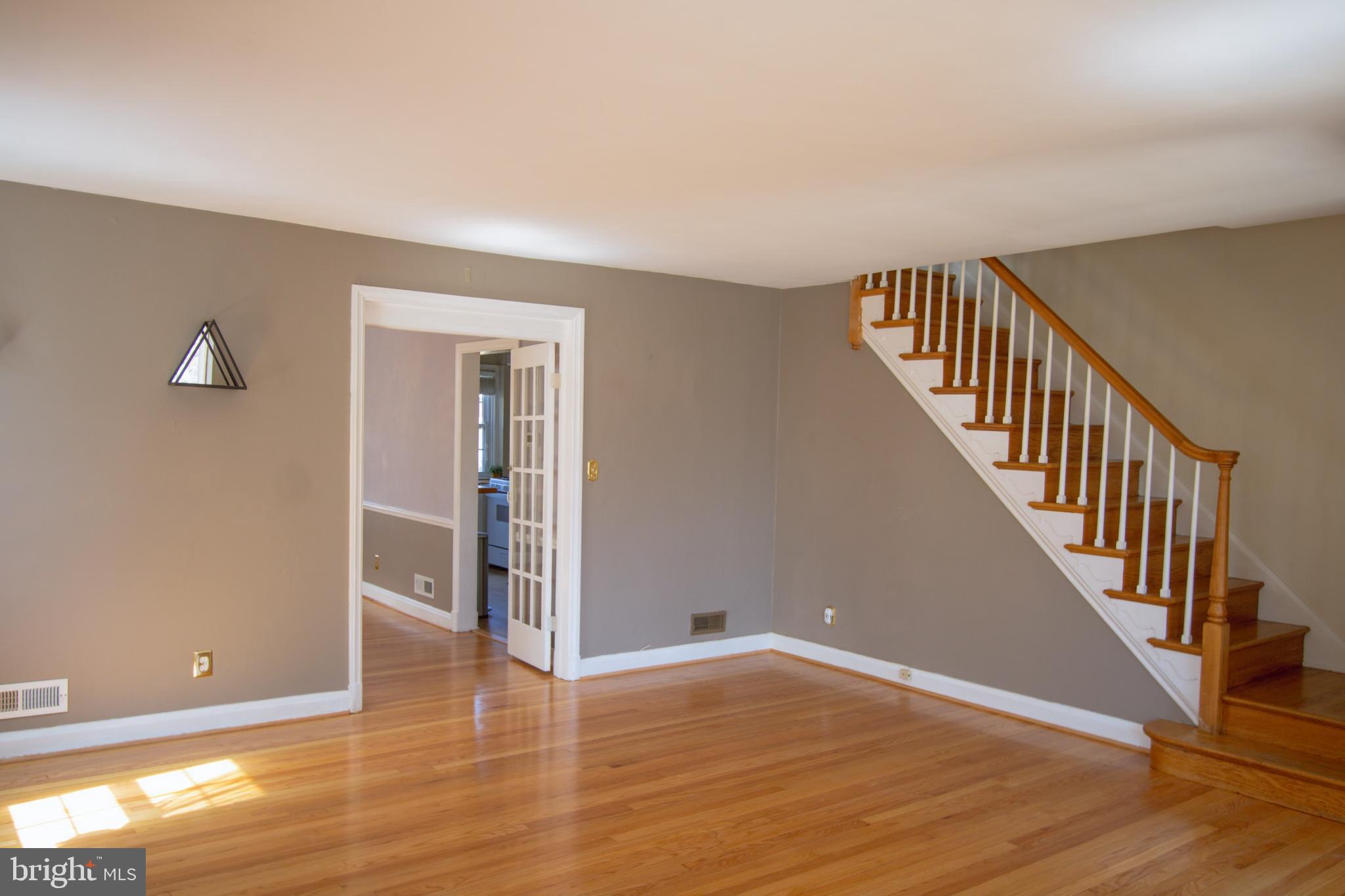 320 Lambeth Road Catonsville, MD 21228 - Photo 8 of 54