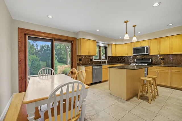 $599,500 | 26587 North Cherrywood Lane, Wauconda, IL 60084