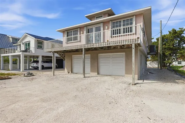 $1,095,000 | 2806 Gulf Drive, Holmes Beach, FL 34217