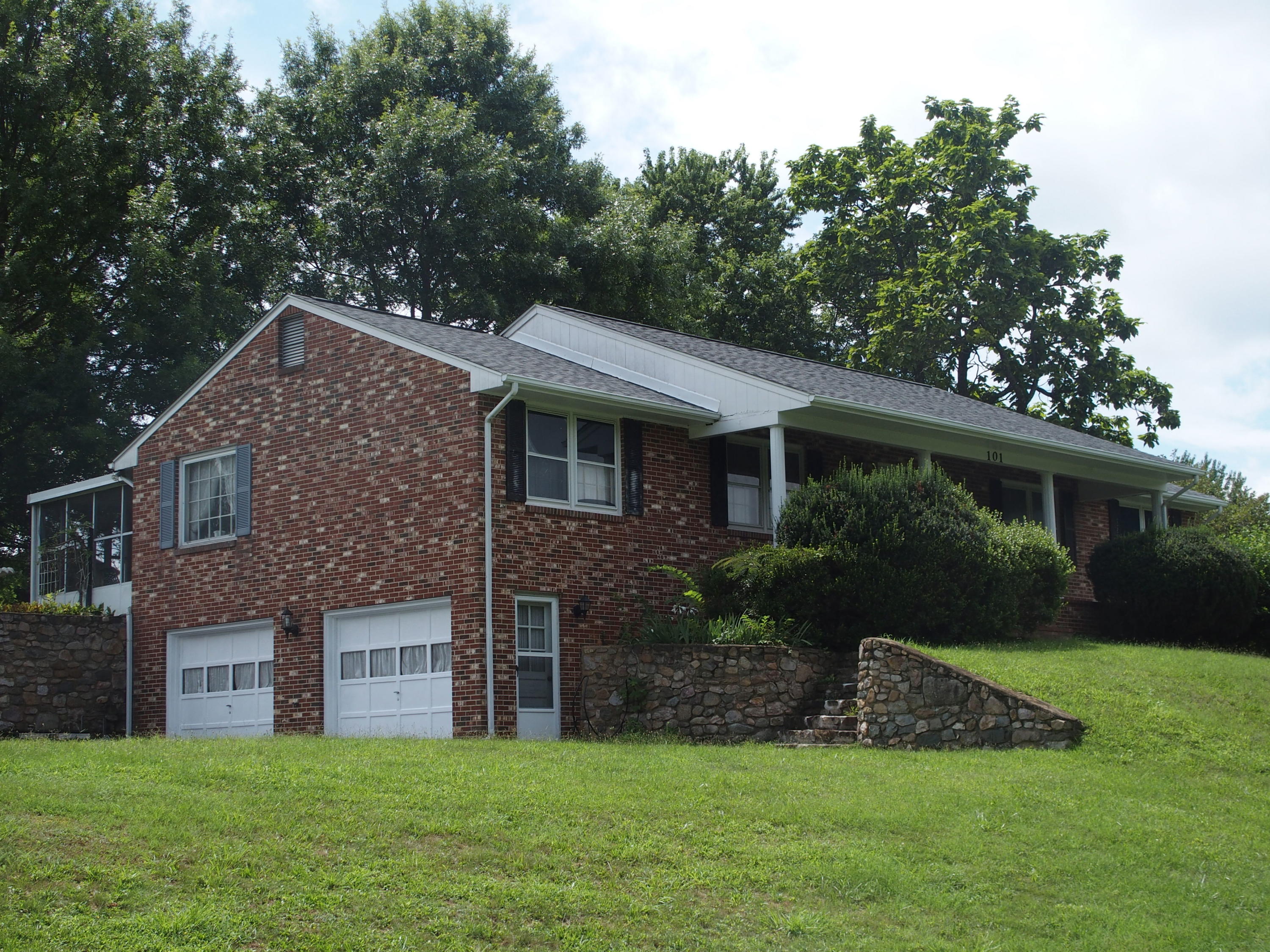 101 Old Brook Road Vinton, VA 24179 - Photo 1 of 27 P8010173
