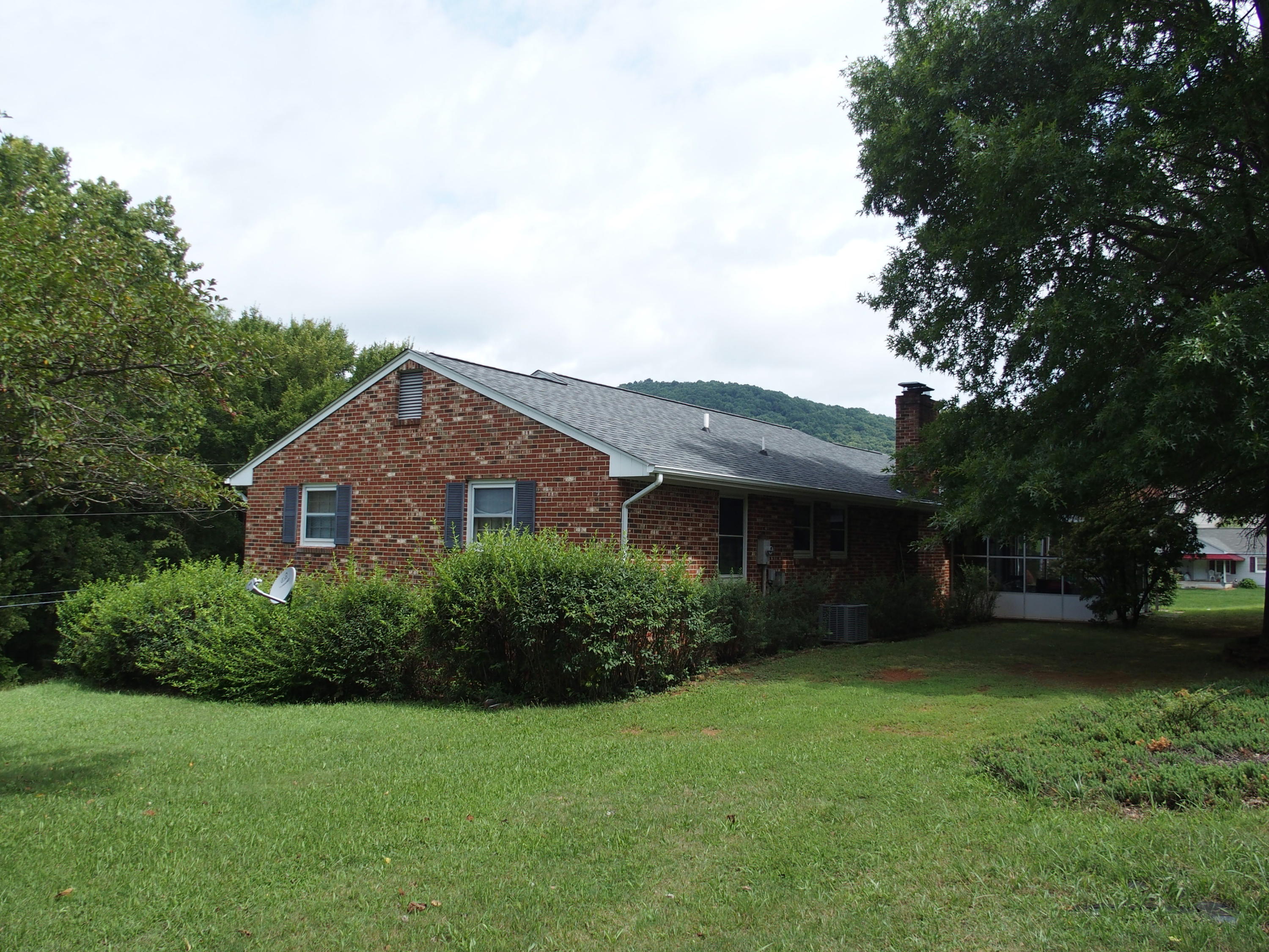 101 Old Brook Road Vinton, VA 24179 - Photo 3 of 27 P7310142