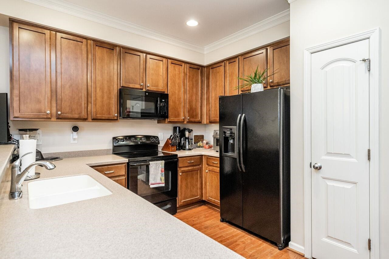 4638 Altha Street Raleigh, NC 27606 - Photo 9 of 27 Kitchen