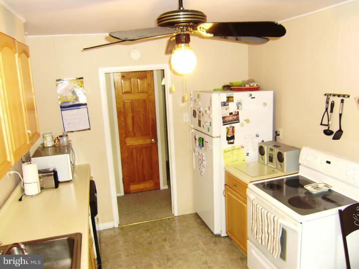 210 Oaktree Road Norristown, PA 19401 - Photo 12 of 24 Gallery Image 12