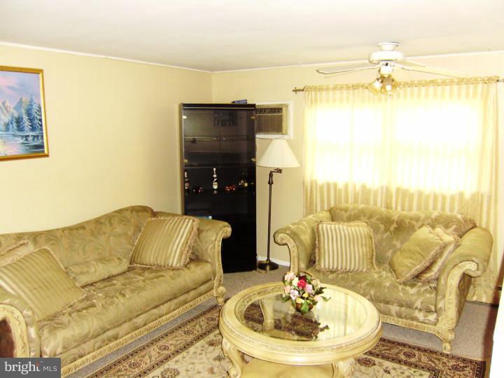 210 Oaktree Road Norristown, PA 19401 - Photo 14 of 24 Gallery Image 14