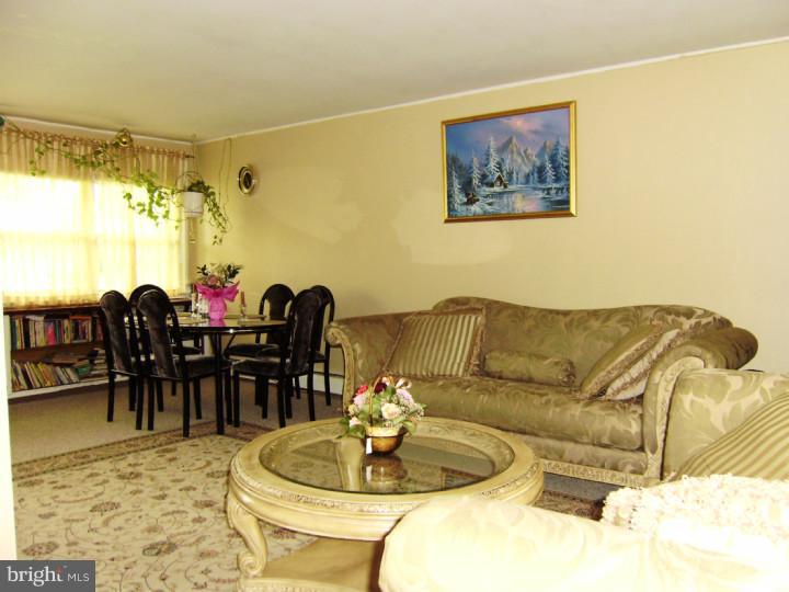 210 Oaktree Road Norristown, PA 19401 - Photo 15 of 24 Living Room