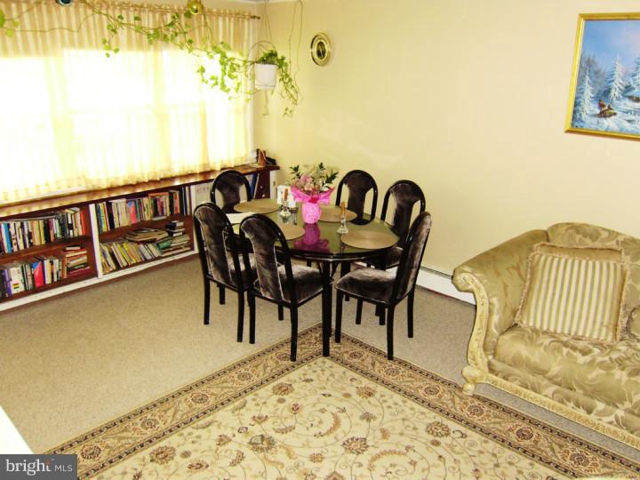 210 Oaktree Road Norristown, PA 19401 - Photo 16 of 24 Dining Room