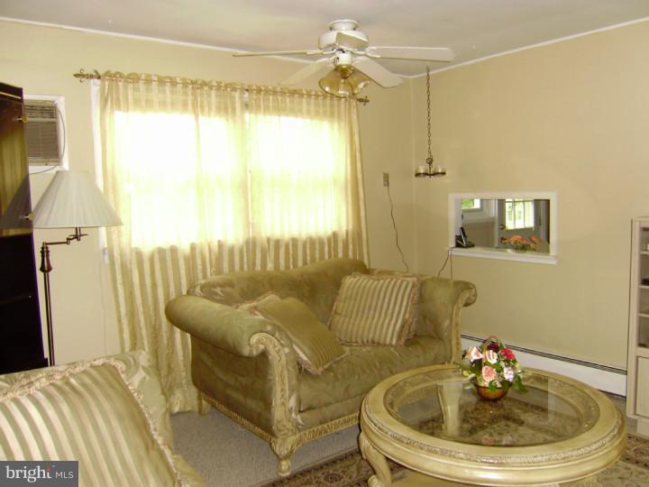 210 Oaktree Road Norristown, PA 19401 - Photo 17 of 24 Gallery Image 17