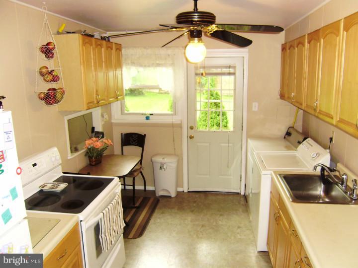 210 Oaktree Road Norristown, PA 19401 - Photo 7 of 24 Kitchen