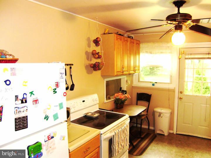 210 Oaktree Road Norristown, PA 19401 - Photo 10 of 24 Gallery Image 10
