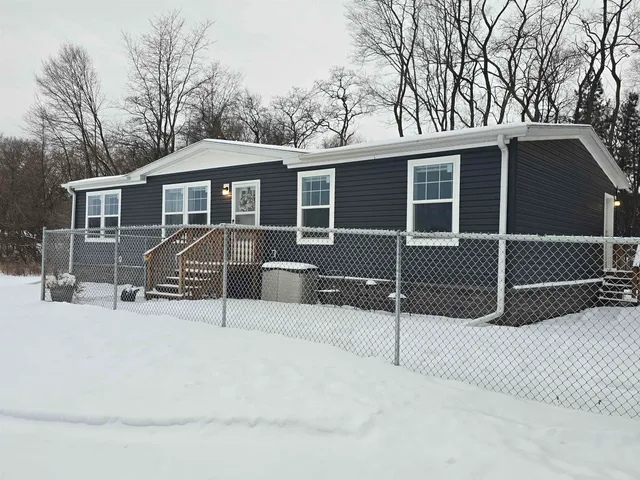 $279,900 | 626 Semrow Road, Coloma, WI 54930
