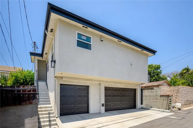 $2,700 | 842 East Cypress Avenue, Burbank, CA 91501
