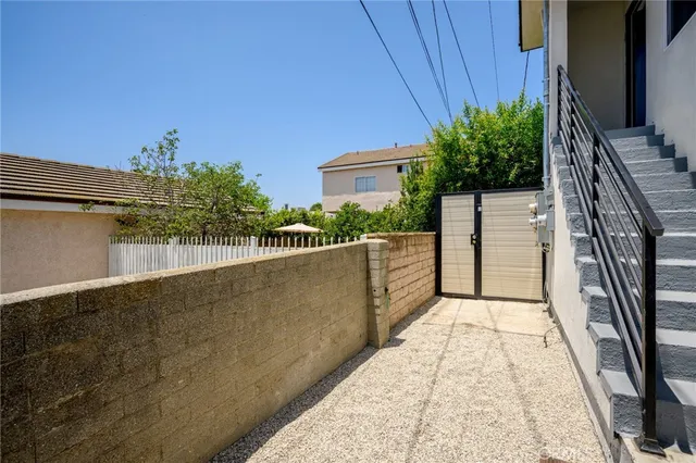 $2,700 | 842 East Cypress Avenue, Burbank, CA 91501