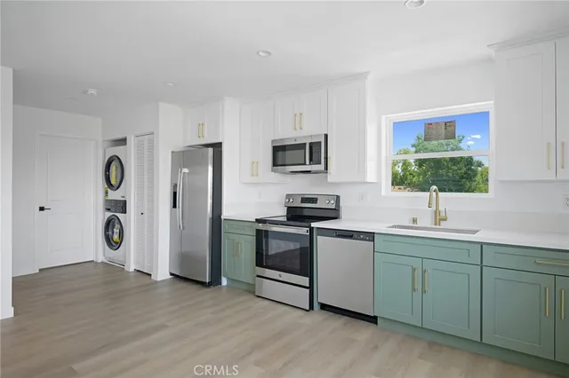 $2,700 | 842 East Cypress Avenue, Burbank, CA 91501