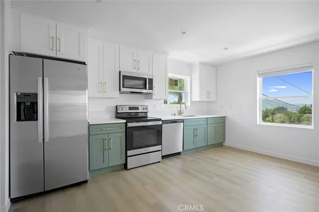 $2,700 | 842 East Cypress Avenue, Burbank, CA 91501