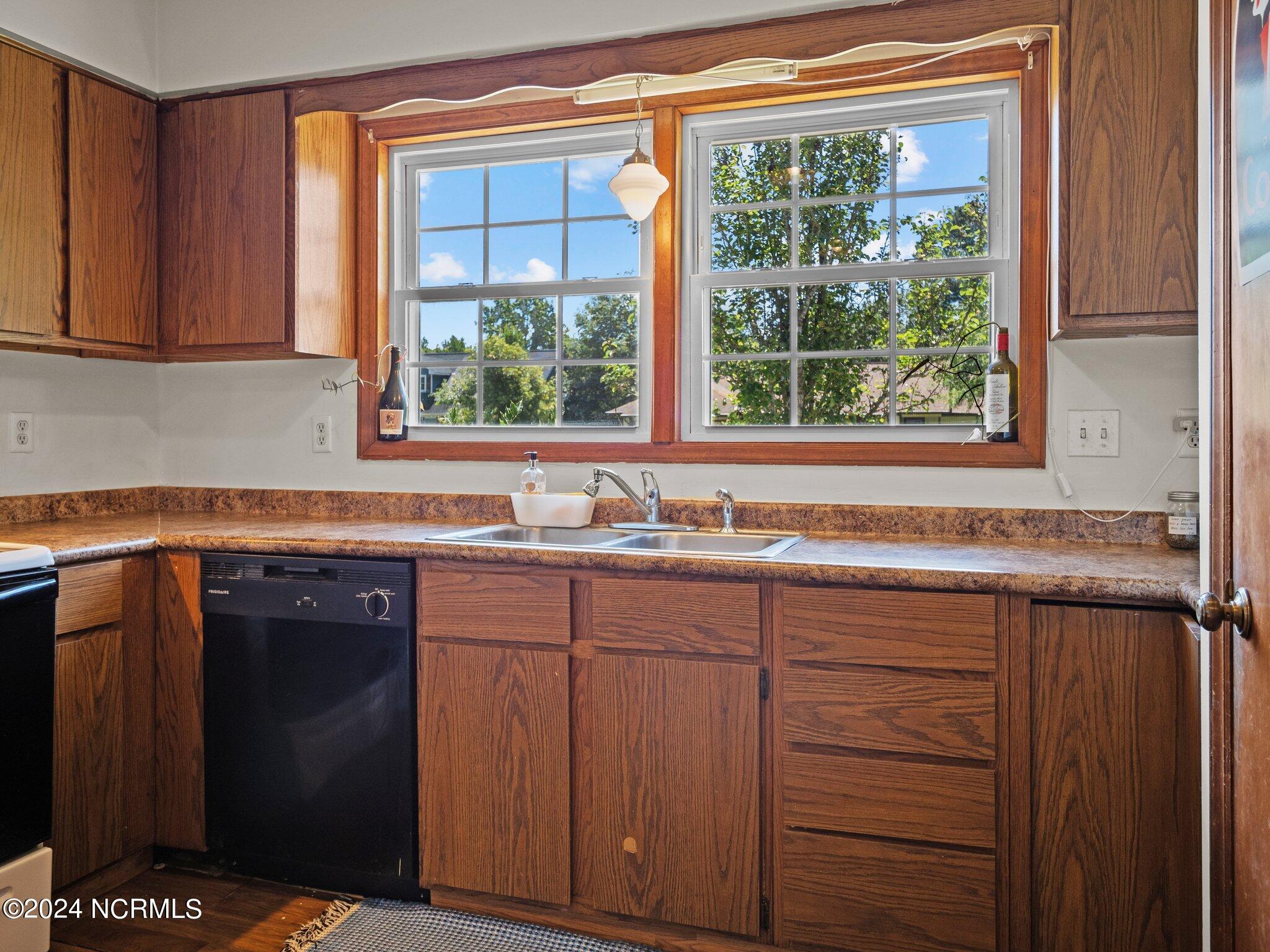 270 Raintree Road Jacksonville, NC 28540 - Photo 10 of 31 25-web-or-mls-P5222133