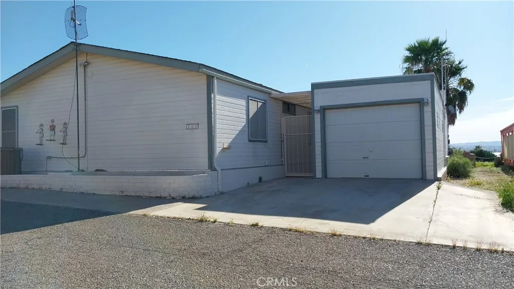 205 Thunderbird Lane, Unit 2 Needles, CA 92363 - Photo 3 of 71