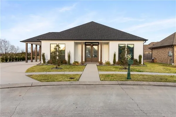 $425,000 | 120 Monarch Cove Lane, Luling, LA 70070