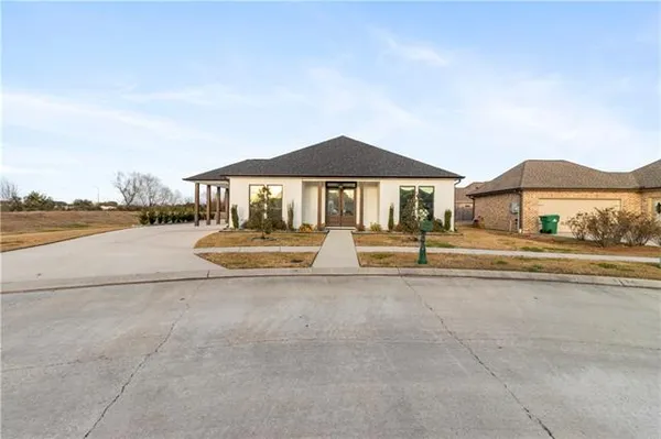 $425,000 | 120 Monarch Cove Lane, Luling, LA 70070