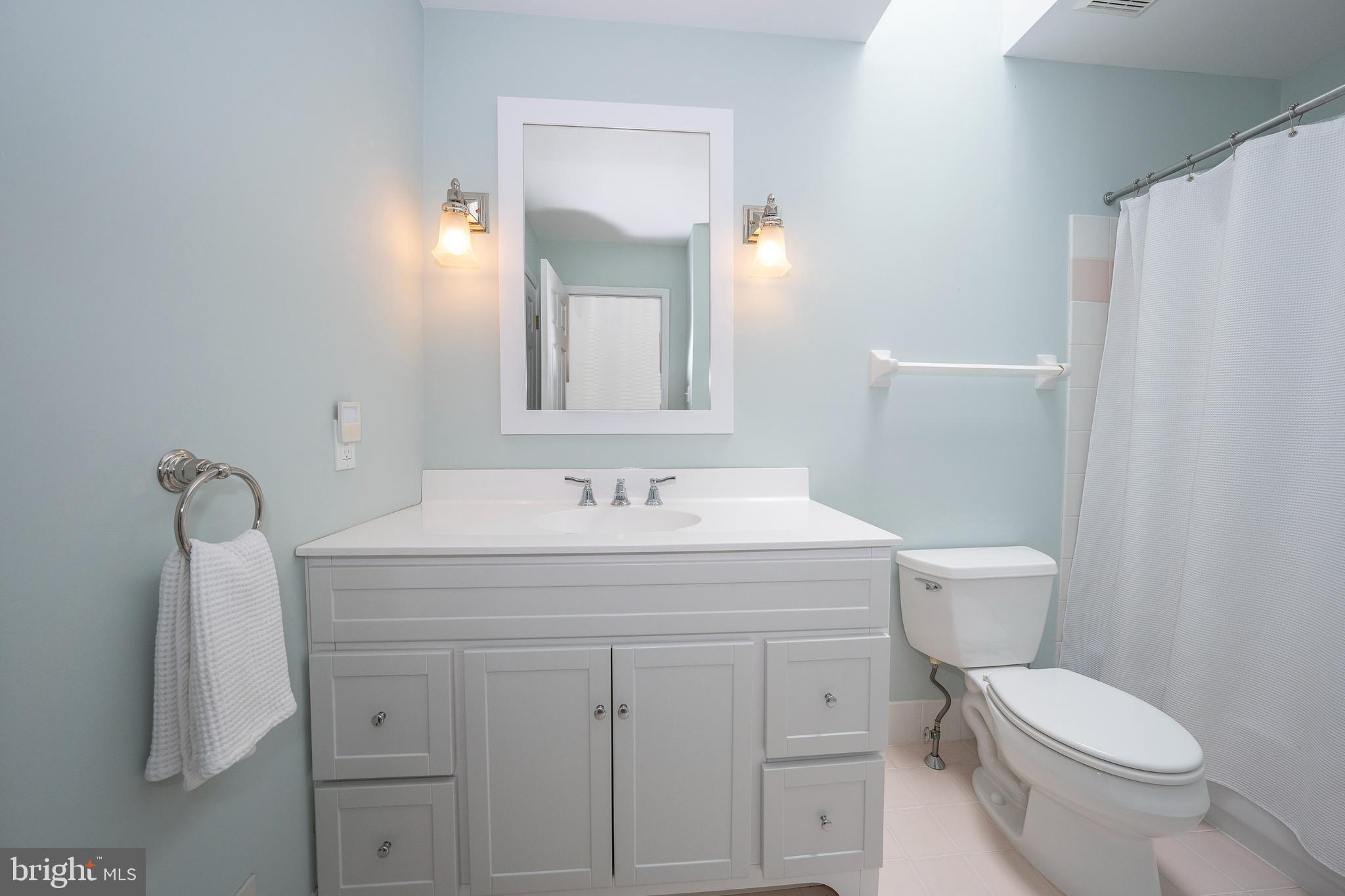 175 Little Turtle Way, Unit 75 Berwyn, PA 19312 - Photo 33 of 47 Upper Level Bath