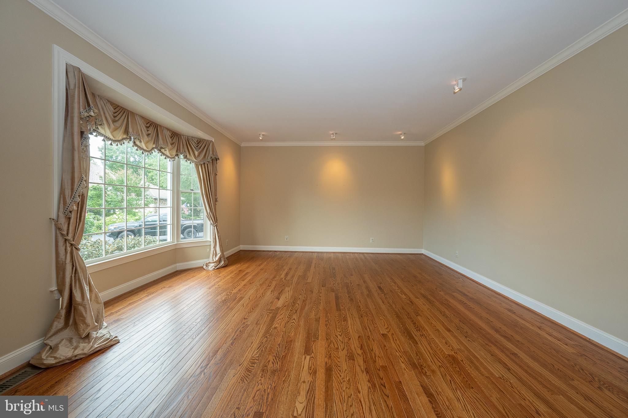 175 Little Turtle Way, Unit 75 Berwyn, PA 19312 - Photo 5 of 47 Spacious, bright Living Room