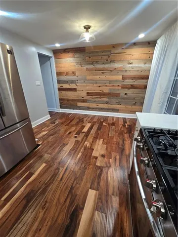 a view of walk in closet