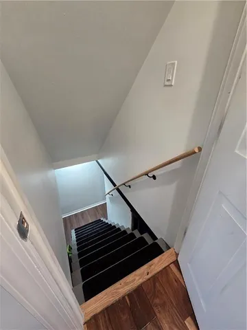 a view of entryway and stairs