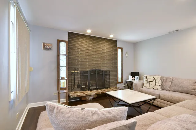 $260,000 | 9831 Karlov Avenue, Oak Lawn, IL 60453