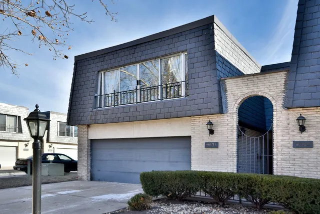 $260,000 | 9831 Karlov Avenue, Oak Lawn, IL 60453