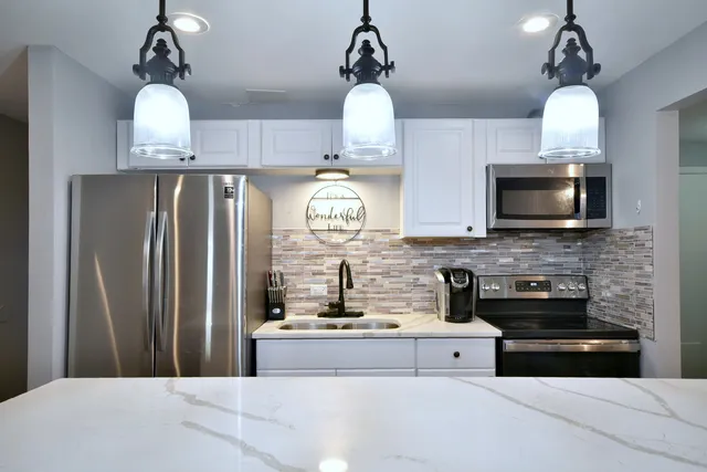 $260,000 | 9831 Karlov Avenue, Oak Lawn, IL 60453