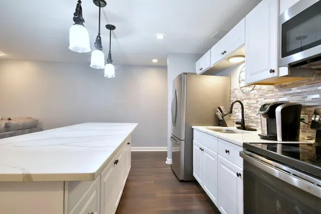 $260,000 | 9831 Karlov Avenue, Oak Lawn, IL 60453