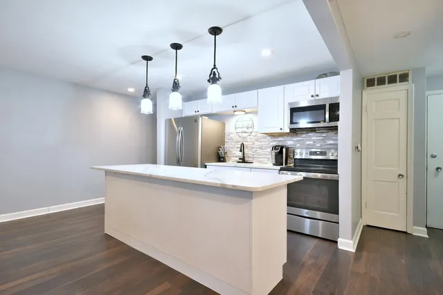 $260,000 | 9831 Karlov Avenue, Oak Lawn, IL 60453