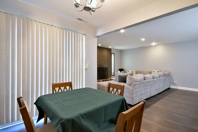 $260,000 | 9831 Karlov Avenue, Oak Lawn, IL 60453