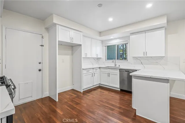 $6,600 | 24210 Bessemer Street, Woodland Hills, CA 91367