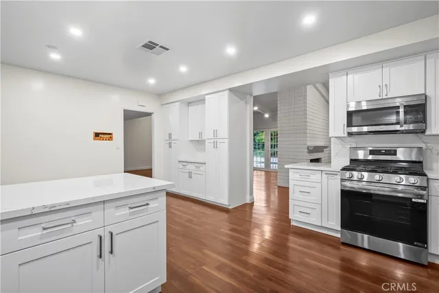 $6,600 | 24210 Bessemer Street, Woodland Hills, CA 91367