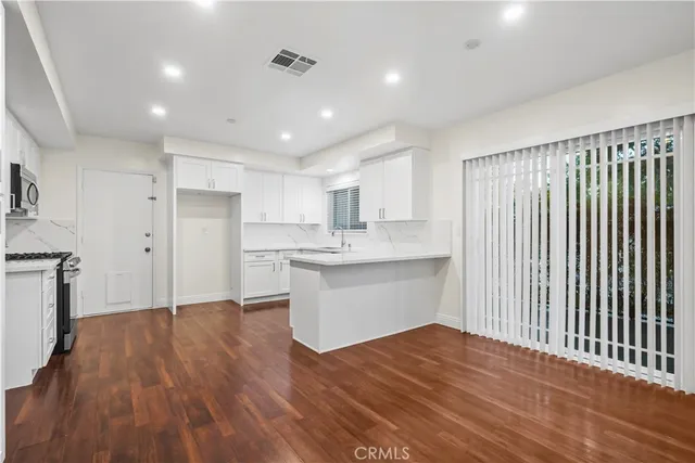 $6,600 | 24210 Bessemer Street, Woodland Hills, CA 91367