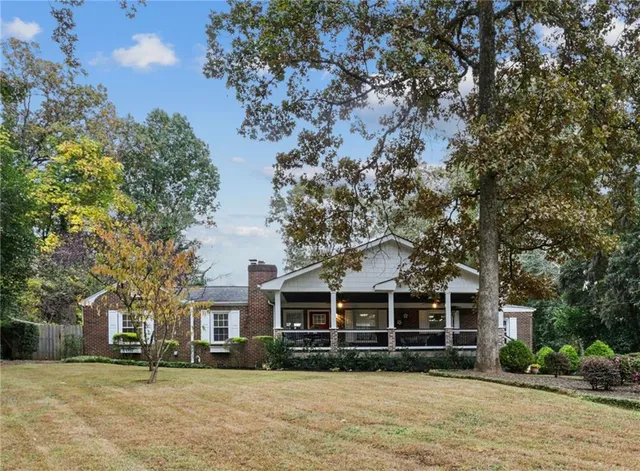 a view of house with a yard