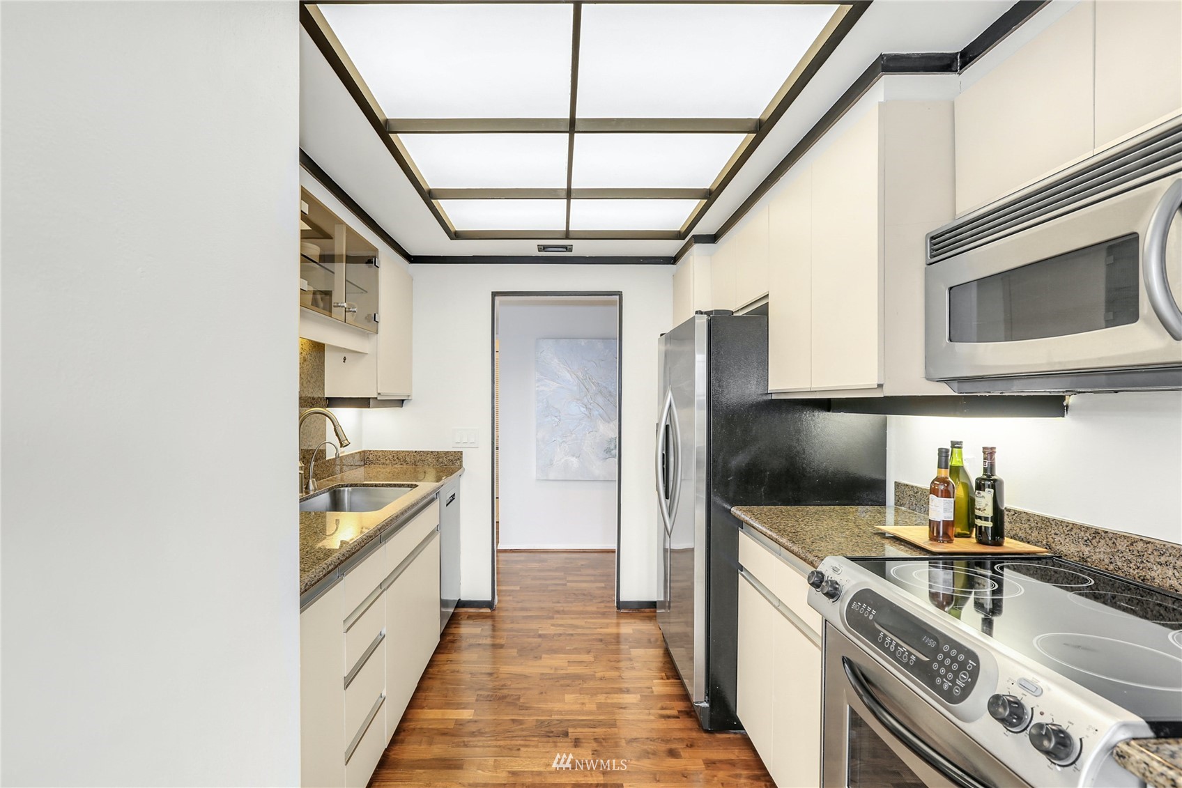 1301 Spring Street, Unit 18H Seattle, WA 98104 - Photo 16 of 38