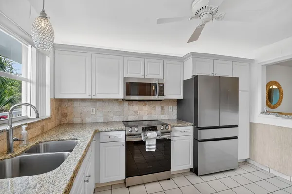 $2,300 | 2016 South Federal Highway, Unit 206, Boynton Beach, FL 33435