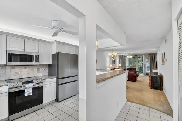 $2,300 | 2016 South Federal Highway, Unit 206, Boynton Beach, FL 33435