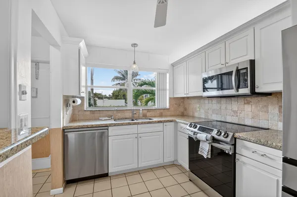 $2,300 | 2016 South Federal Highway, Unit 206, Boynton Beach, FL 33435