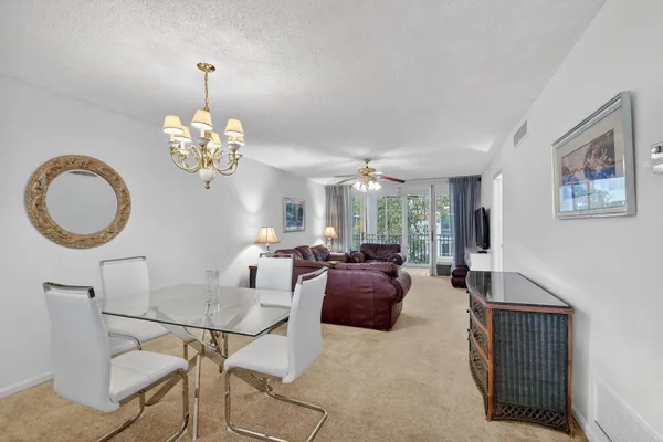 $2,300 | 2016 South Federal Highway, Unit 206, Boynton Beach, FL 33435