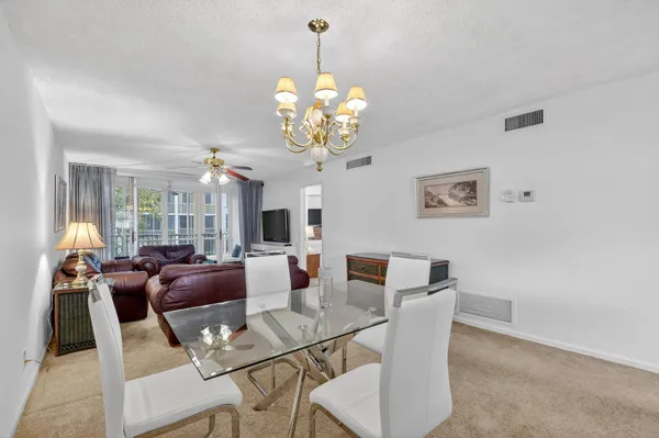 $2,300 | 2016 South Federal Highway, Unit 206, Boynton Beach, FL 33435