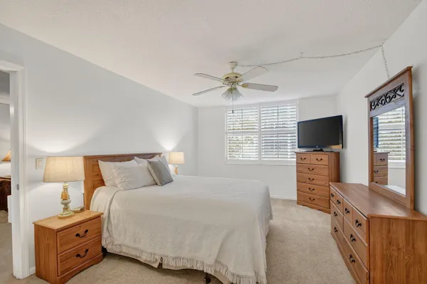 $2,300 | 2016 South Federal Highway, Unit 206, Boynton Beach, FL 33435