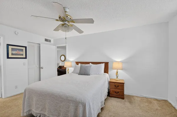 $2,300 | 2016 South Federal Highway, Unit 206, Boynton Beach, FL 33435
