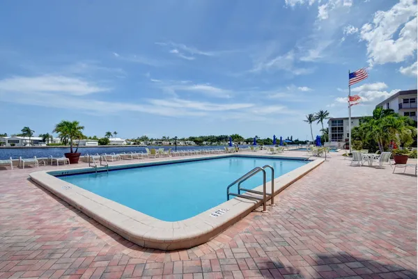 $2,300 | 2016 South Federal Highway, Unit 206, Boynton Beach, FL 33435